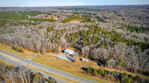 6193 US Highway 220 Madison NC 27025