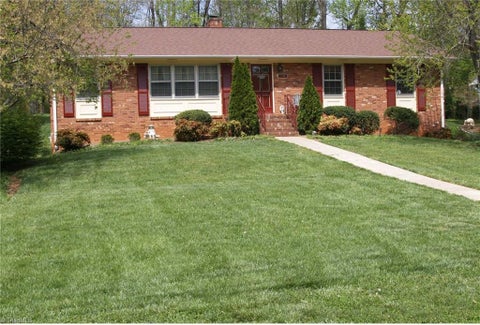 Homes For Sale - 2961 Northbridge Road<br/> Winston-Salem, NC 27103