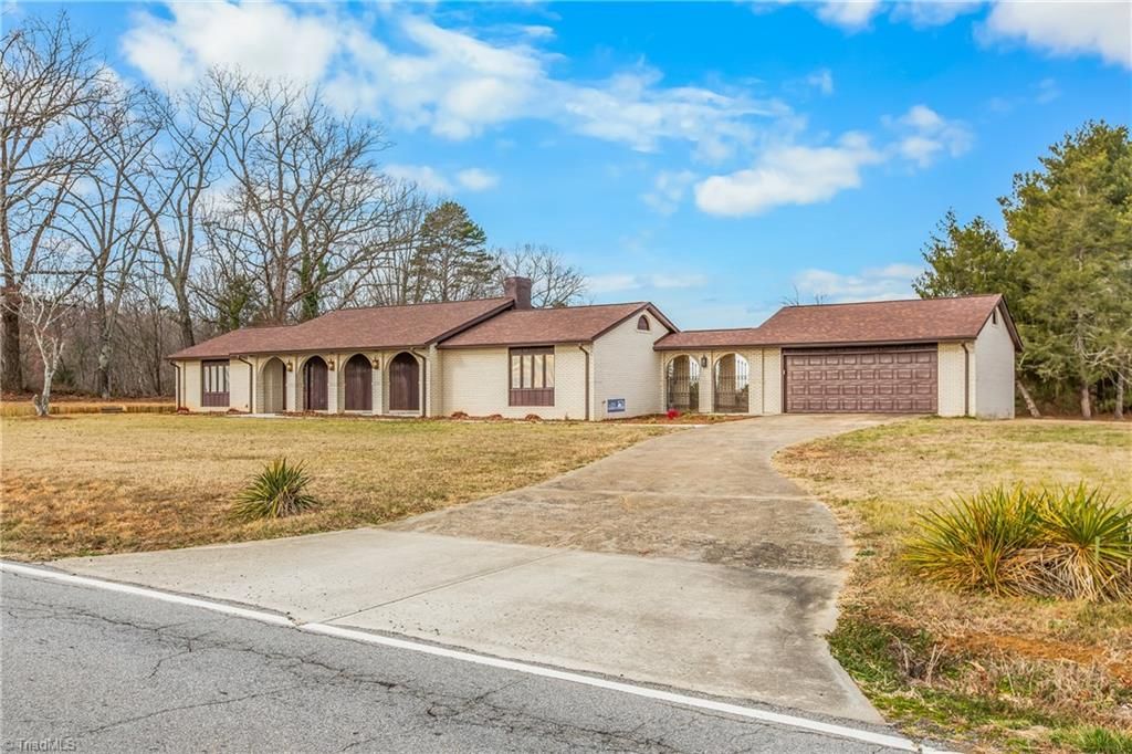 Photo of 1608 Asbury Church Road, Hamptonville, NC 27020 (MLS # 1207589)