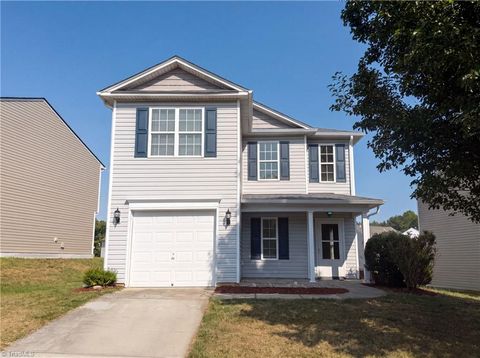 Homes For Sale - 4824 Yellow Locust Drive<br/> Greensboro, NC 27214