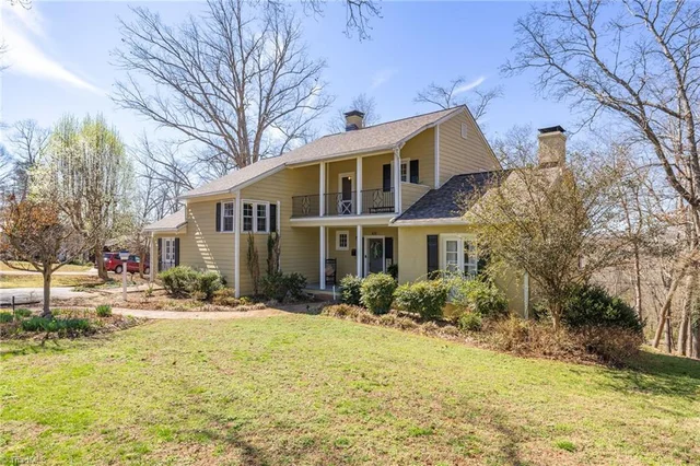651 Highland Drive, photo 3 of 42