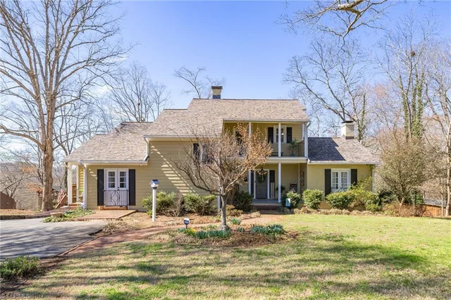 651 Highland Drive, photo 2 of 42