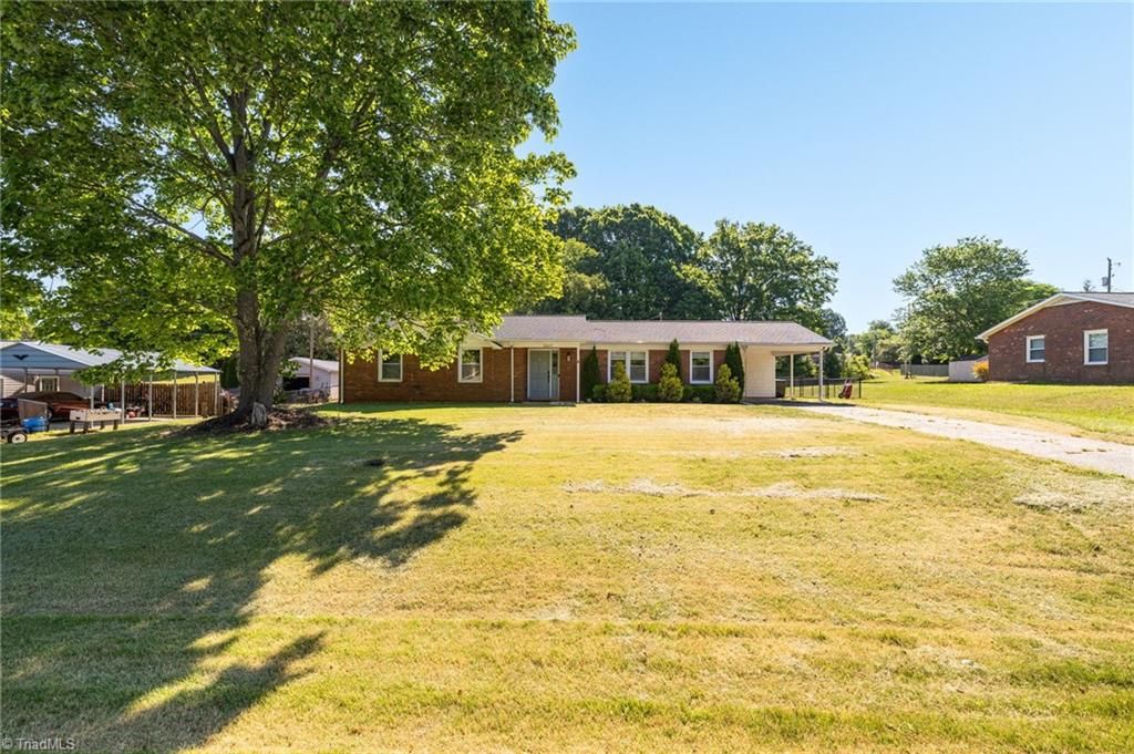 Photo of 2417 White Horn Road, Kernersville, NC 27284 (MLS # 1219263)