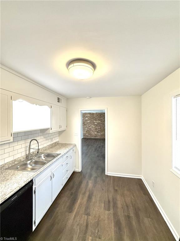 Kernersville, North Carolina 27284, United States, 2 Bedrooms Bedrooms, ,2 BathroomsBathrooms,Residential,Pending,81658