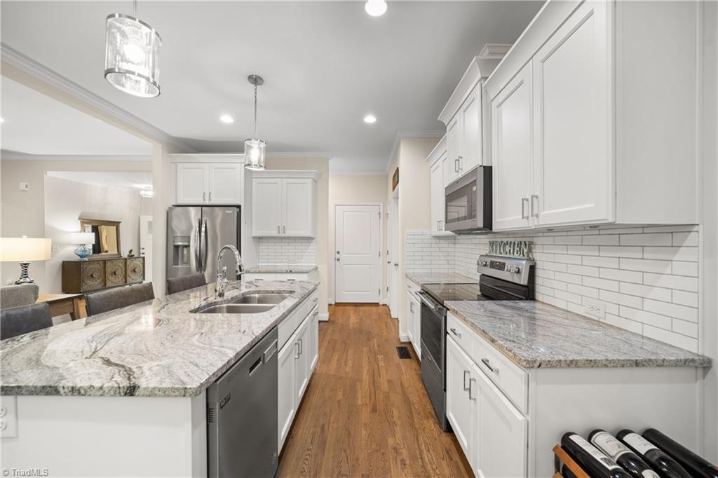 Clemmons, North Carolina 27012, United States, 4 Bedrooms Bedrooms, ,3 BathroomsBathrooms,Residential,Pending,190680