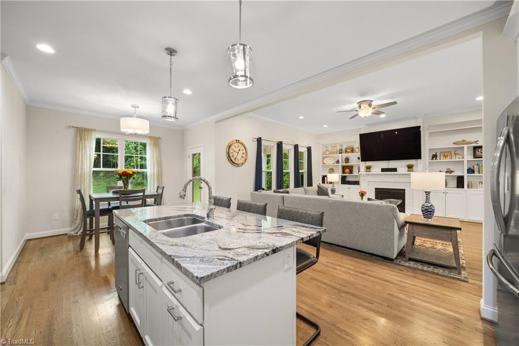 Clemmons, North Carolina 27012, United States, 4 Bedrooms Bedrooms, ,3 BathroomsBathrooms,Residential,Pending,190680