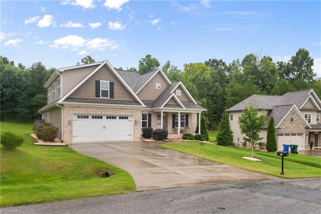 Clemmons, North Carolina 27012, United States, 4 Bedrooms Bedrooms, ,3 BathroomsBathrooms,Residential,Pending,190680