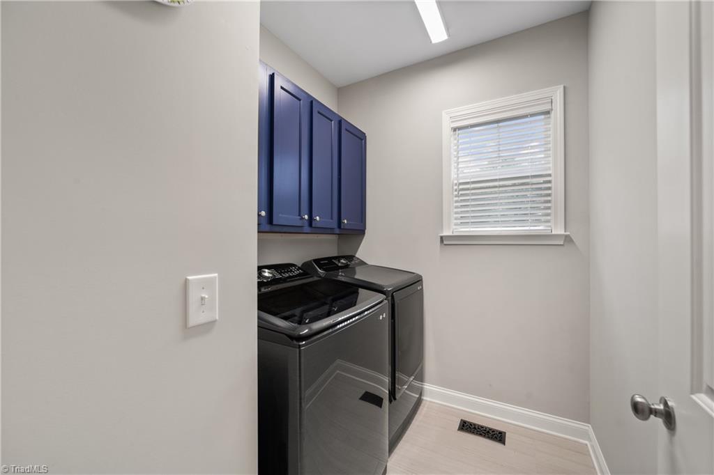 Clemmons, North Carolina 27012, United States, 4 Bedrooms Bedrooms, ,3 BathroomsBathrooms,Residential,Pending,190680