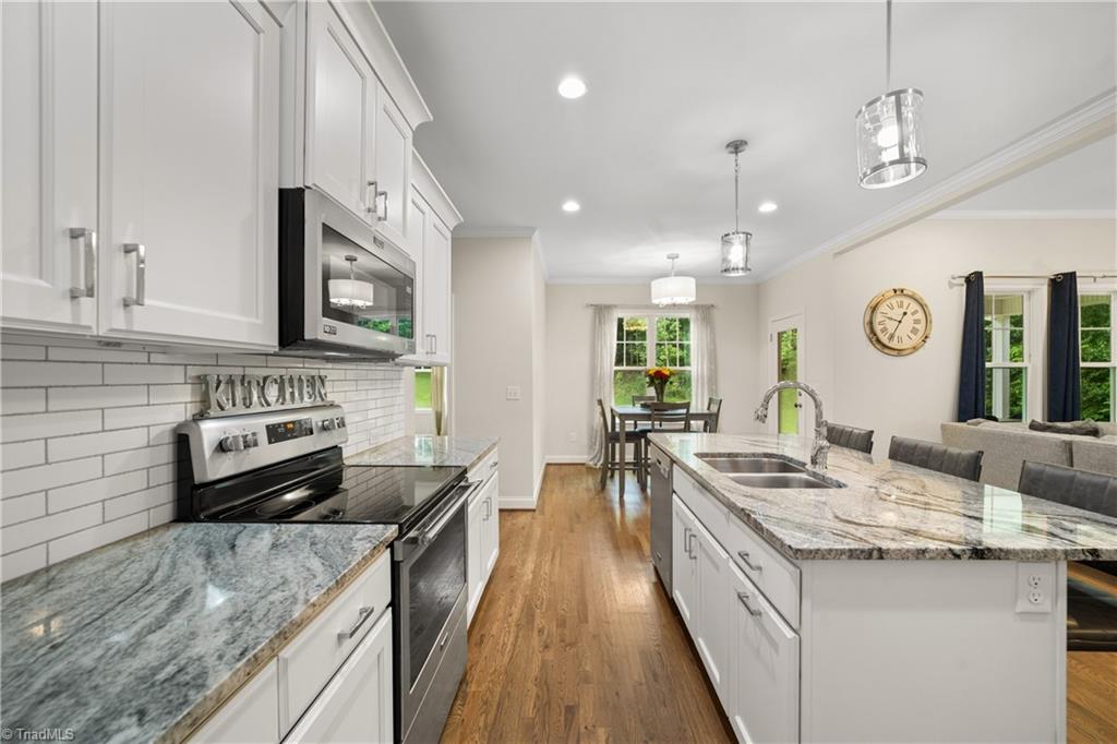 Clemmons, North Carolina 27012, United States, 4 Bedrooms Bedrooms, ,3 BathroomsBathrooms,Residential,Pending,190680