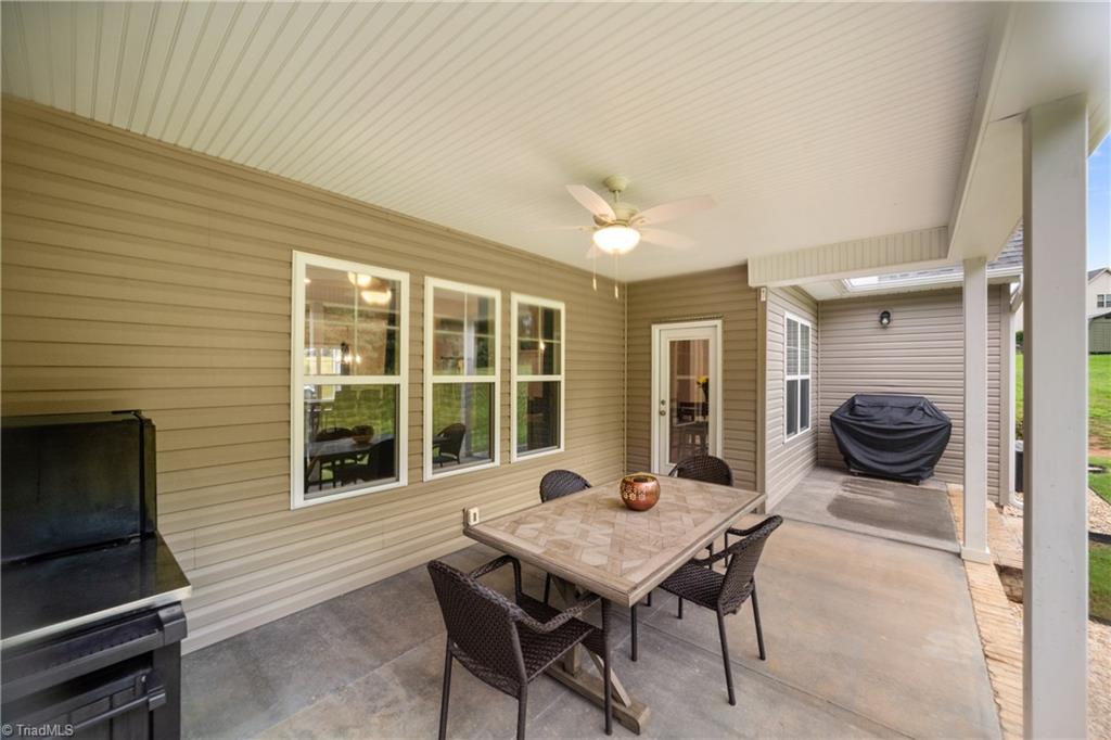 Clemmons, North Carolina 27012, United States, 4 Bedrooms Bedrooms, ,3 BathroomsBathrooms,Residential,Pending,190680