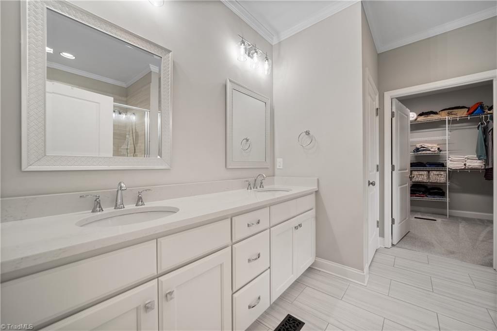 Clemmons, North Carolina 27012, United States, 4 Bedrooms Bedrooms, ,3 BathroomsBathrooms,Residential,Pending,190680