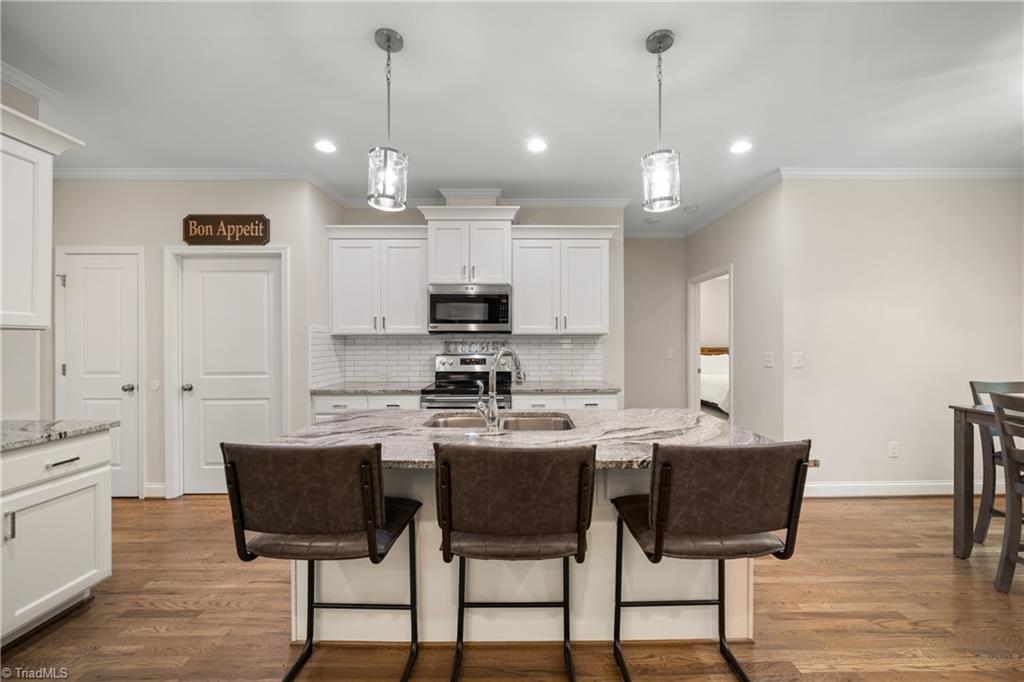 Clemmons, North Carolina 27012, United States, 4 Bedrooms Bedrooms, ,3 BathroomsBathrooms,Residential,Pending,190680