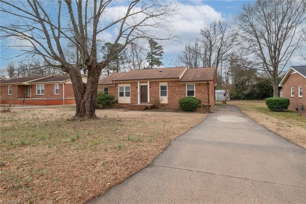 Photo of 1312 ROTHERWOOD Road, Greensboro, NC 27406 (MLS # 1209692)