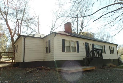 Single Family Residence in Winston Salem NC 2370 Clemmonsville Road.jpg
