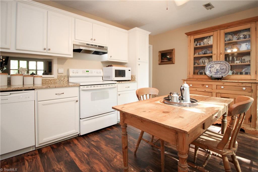 21 Park Village Lane #E, Greensboro, North Carolina image 15