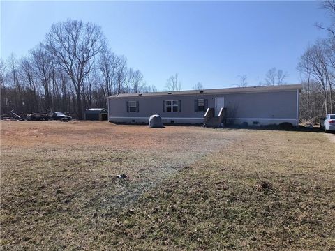 Mobile Home For Sale - 3673 Nc Highway 66<br/> Westfield, NC 27053