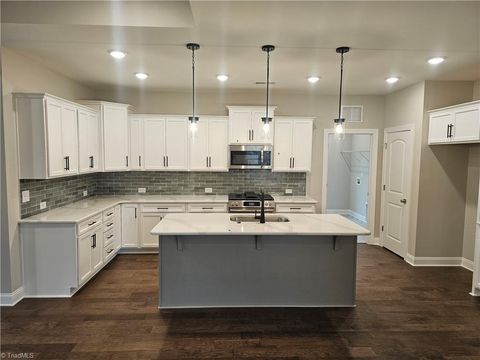 A home in Clemmons