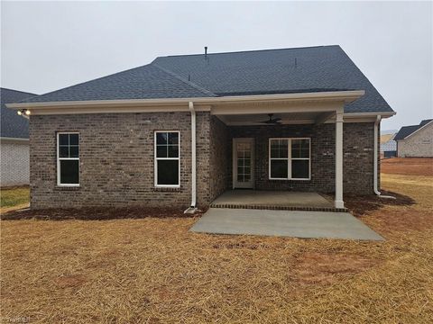 A home in Clemmons