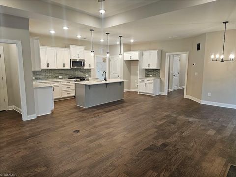 A home in Clemmons