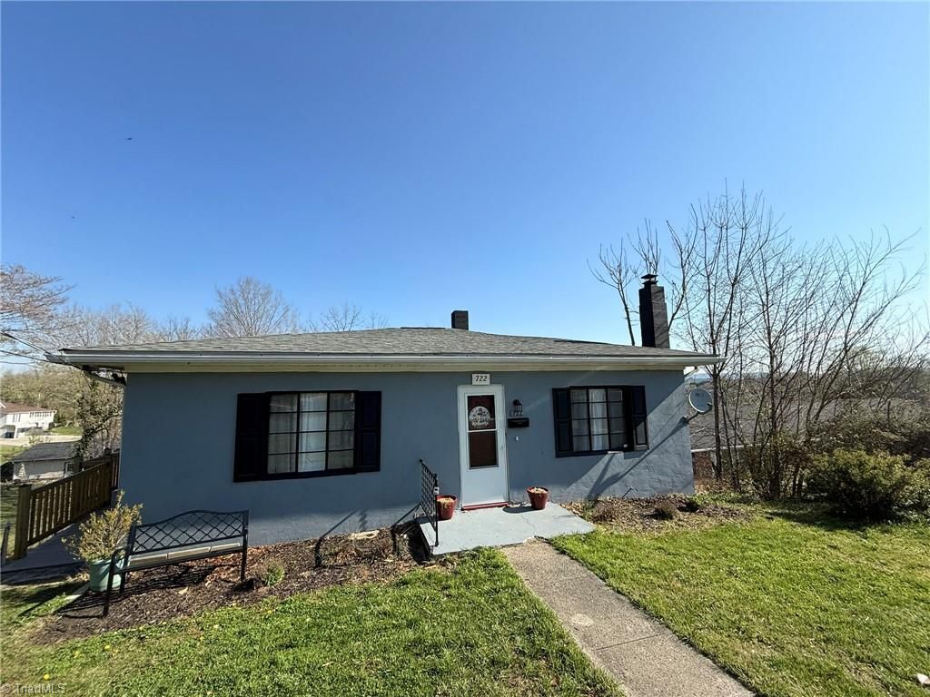 Photo of 722 Maiden Lane, Mount Airy, NC 27030 (MLS # 1213372)