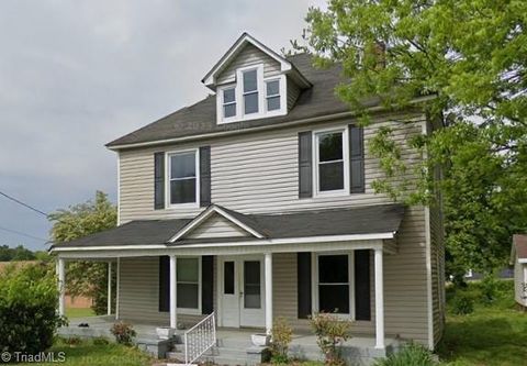 Homes For Sale - 702 Park Street<br/> High Point, NC 27260