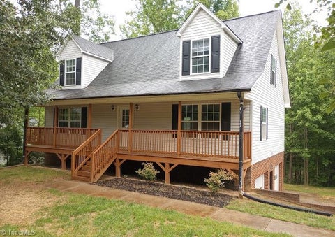 Homes For Sale - 4125 Moat Drive<br/> Winston-Salem, NC 27101