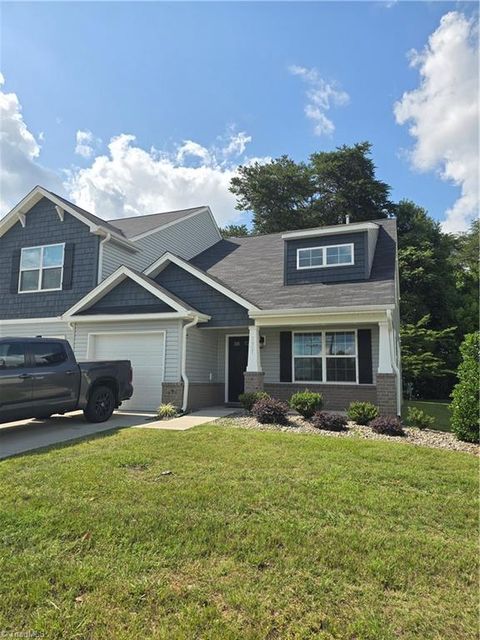 Townhouse For Sale - 3807 Copperfield Court<br/> Guilford County, High Point, NC 27265