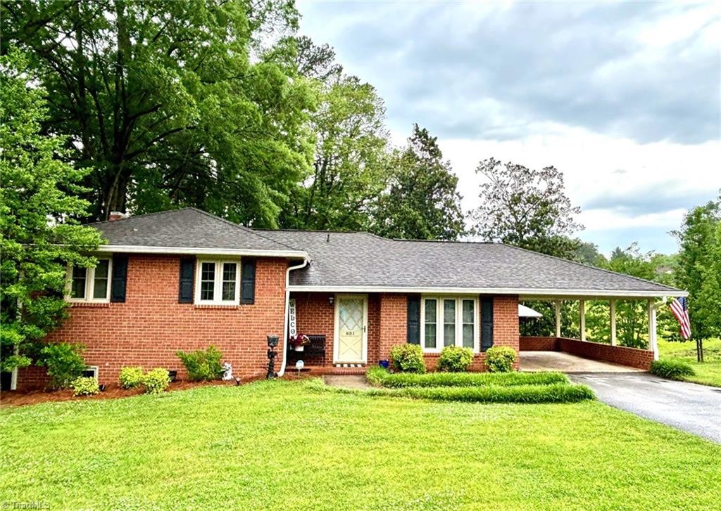 831 Sunset Drive, Pilot Mountain, North Carolina image 1