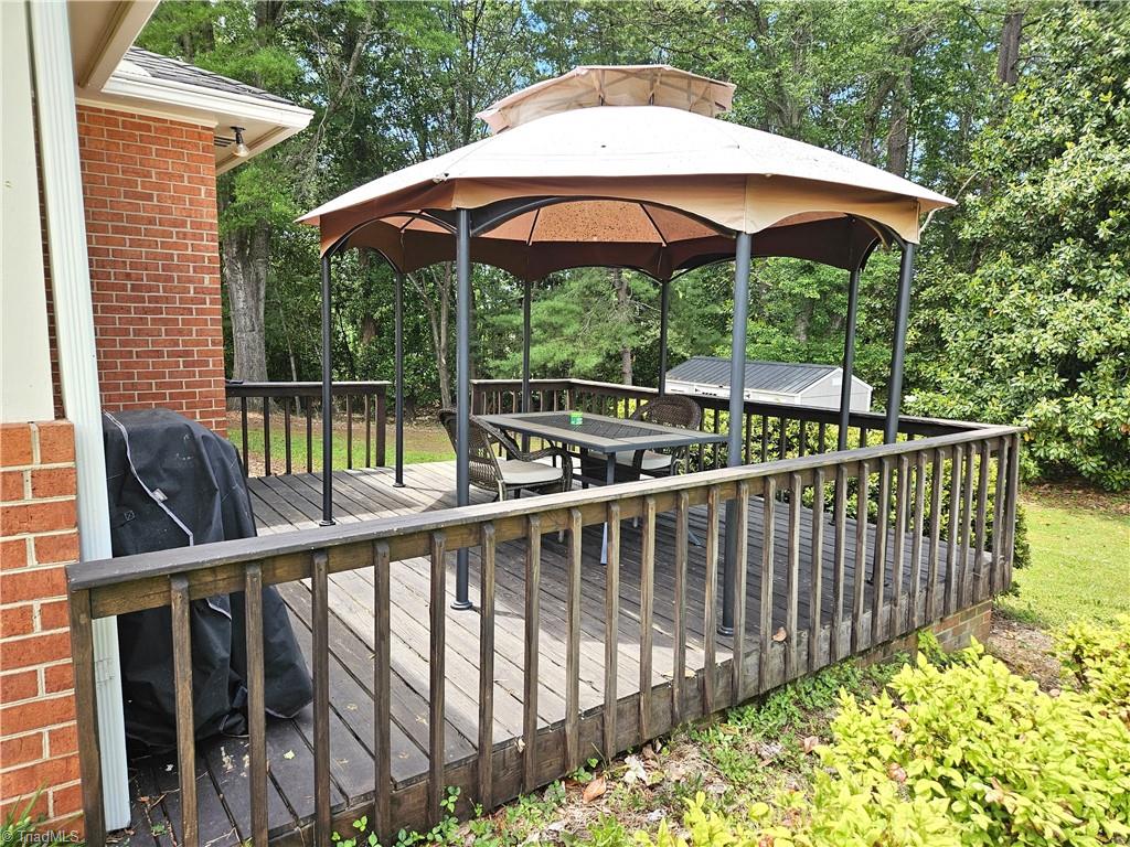 831 Sunset Drive, Pilot Mountain, North Carolina image 3