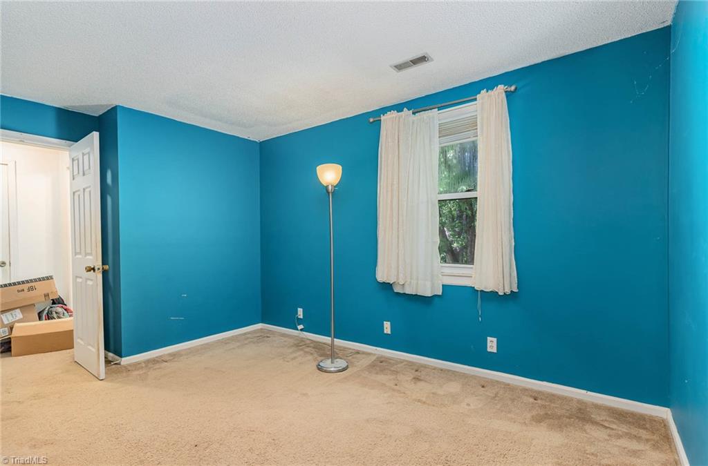 Photo 5 of 13 of 1117 Plaid Street house
