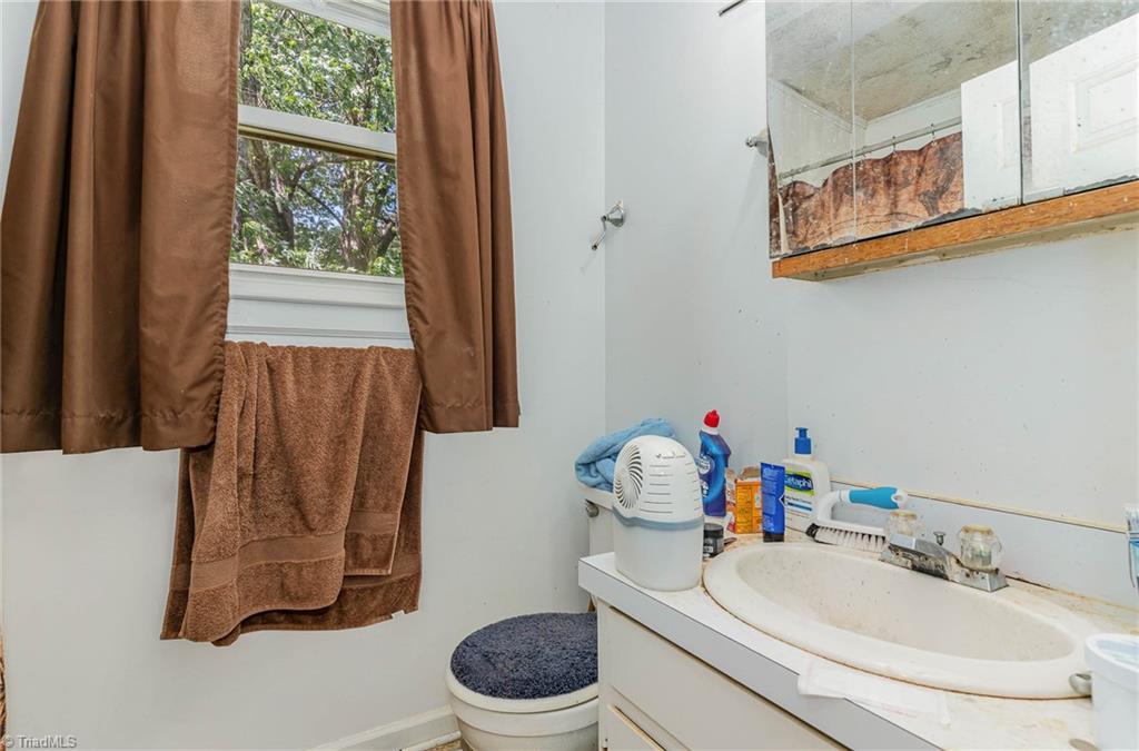 Photo 6 of 13 of 1117 Plaid Street house