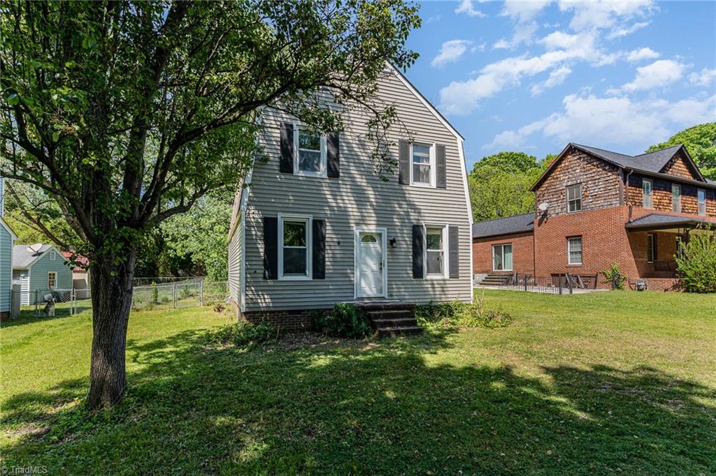 Photo 2 of 13 of 1117 Plaid Street house