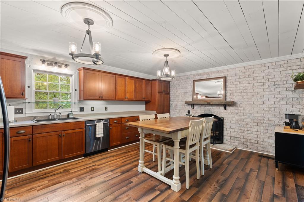 Winston-Salem, North Carolina 27107, United States, 3 Bedrooms Bedrooms, ,2 BathroomsBathrooms,Residential,Pending,191548