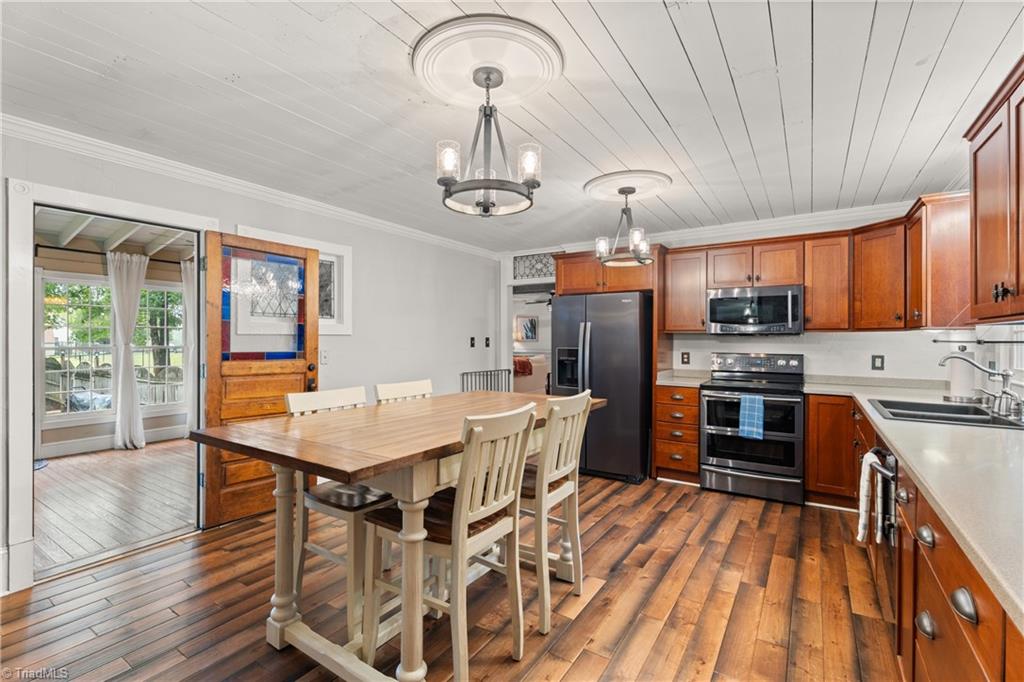 Winston-Salem, North Carolina 27107, United States, 3 Bedrooms Bedrooms, ,2 BathroomsBathrooms,Residential,Pending,191548