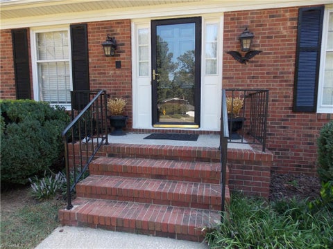 Homes For Sale - 4915 Warfield Drive<br/> Greensboro, NC 27406