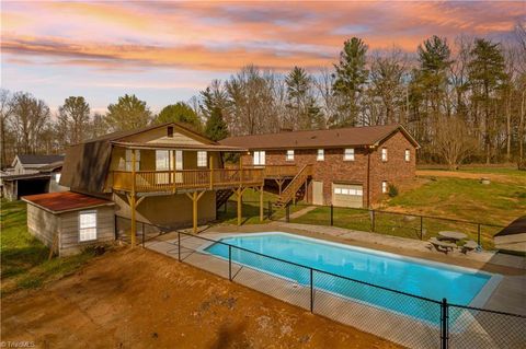 Homes For Sale - 1804 Clingman Road<br/> Ronda, NC 28670