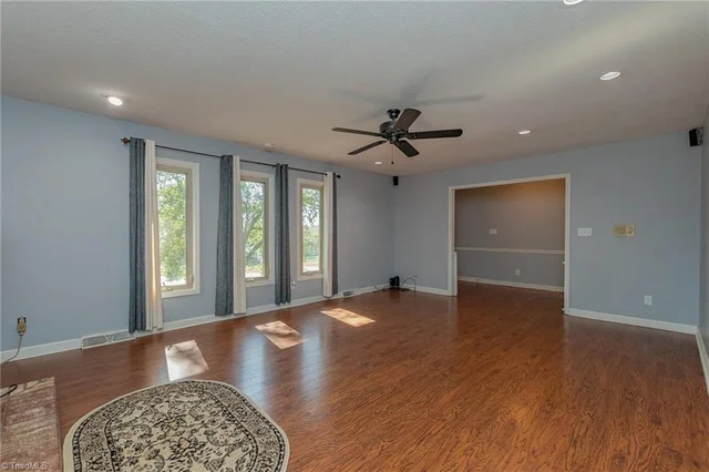 623 Cardinal Drive, photo 3 of 43