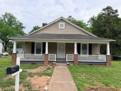 Homes For Sale - 904 Harris Street<br/> Rockingham County, Eden, NC 27288