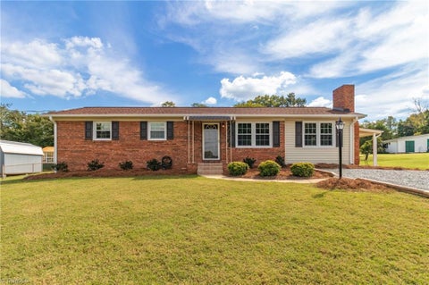 Homes For Sale - 4010 Elkton Trail<br/> Forsyth County, Winston-Salem, NC 27107