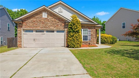 Homes For Sale - 4035 Saint Johns Street<br/> High Point, NC 27265