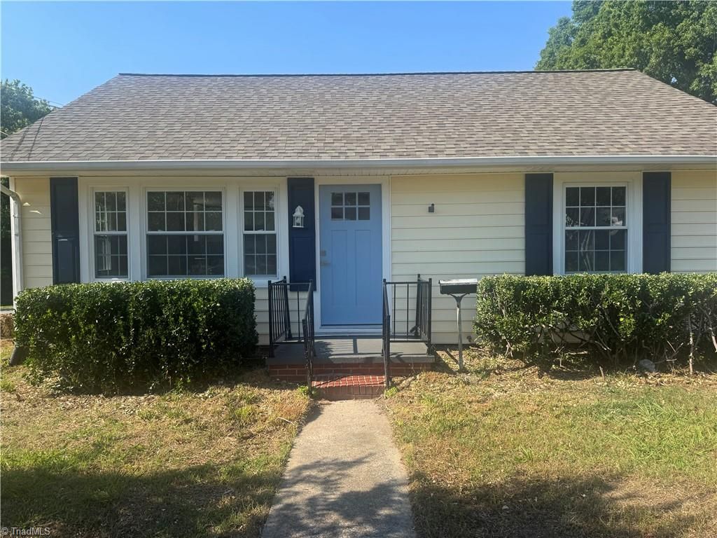 Photo of 214 Moon Street, Thomasville, NC 27360 (MLS # 1219891)