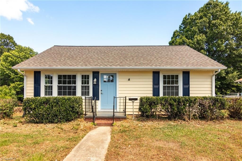 Photo of 214 Moon Street, Thomasville, NC 27360 (MLS # 1219891)