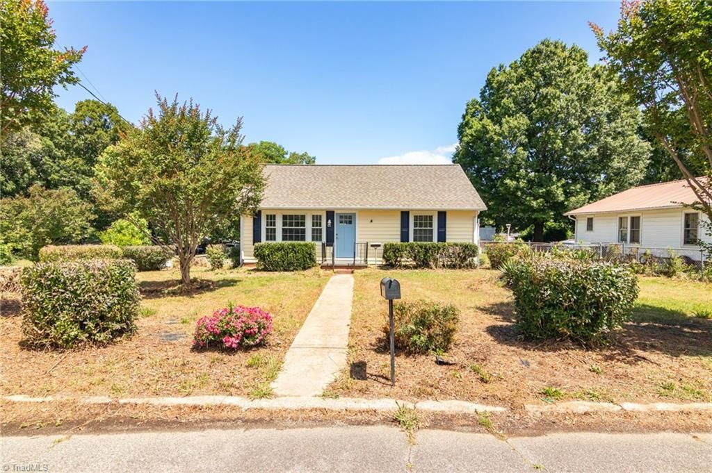 Photo of 214 Moon Street, Thomasville, NC 27360 (MLS # 1219891)