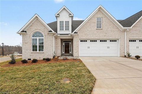 Townhouse For Sale - 201 Elim Palms Lane<br/> Greensboro, NC 27410
