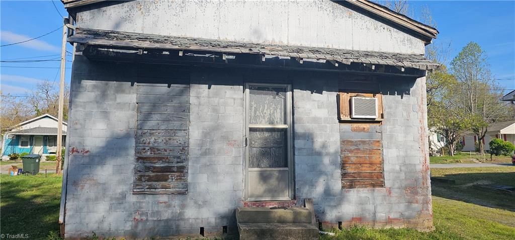 Photo of 106 Tremont Street, Thomasville, NC 27360 (MLS # 1213218)