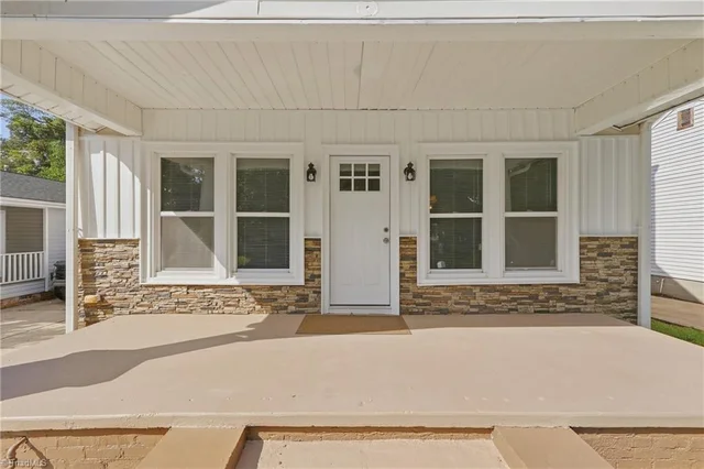 1708 Marion Street, photo 2 of 31