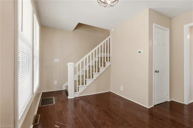 1708 Marion Street, photo 4 of 31