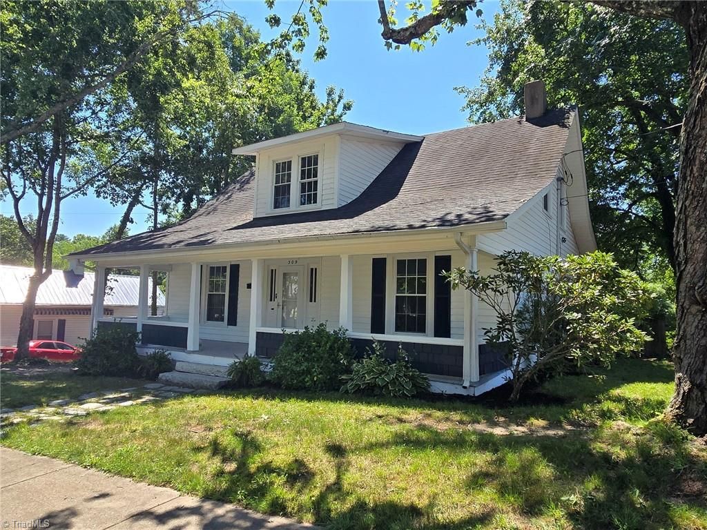 Photo of 309 Taylor Street, Mount Airy, NC 27030 (MLS # 1225659)