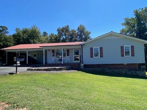 Homes For Sale - 149 Seeley Drive<br/> Denton, NC 27239