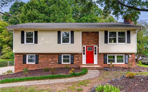 A home in Clemmons